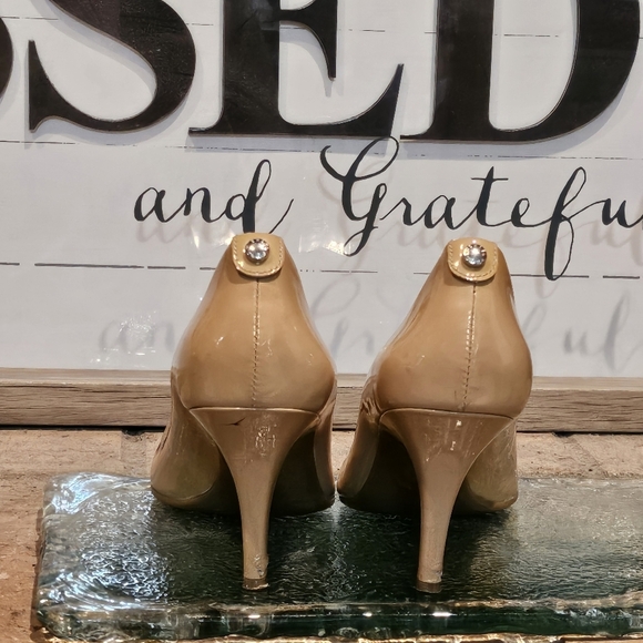 Michael Kors Beige Light Brown Patent Leather Heels Sz 8 - Picture 6 of 11